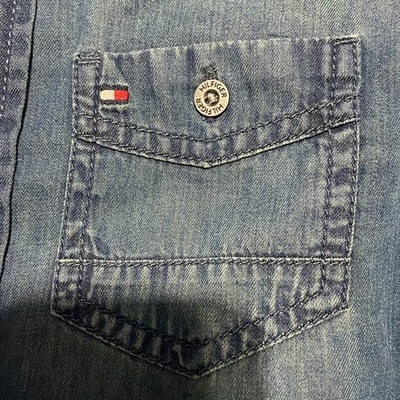 Tommy Hilfiger - Picture 2 of 6